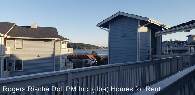 651 SE Bayshore Dr-Unit -Unit B305 in Oak Harbor, WA - Building Photo - Building Photo