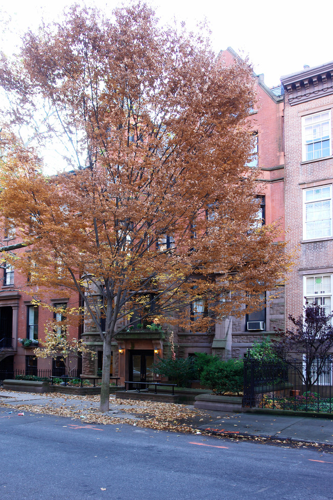 114 Pierrepont St in Brooklyn, NY - Foto de edificio - Building Photo