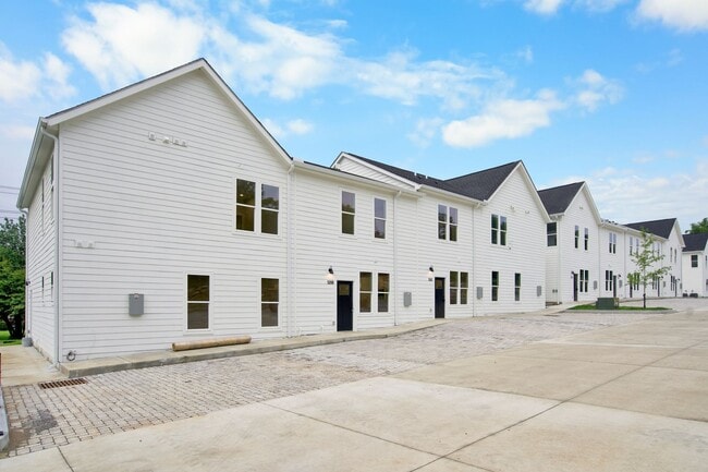 520 Paragon Mills Rd in Nashville, TN - Building Photo - Building Photo