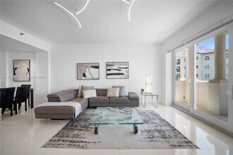 19234 Fisher Island Dr in Miami, FL - Building Photo - Building Photo