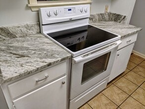 220 Doucet Rd in Lafayette, LA - Building Photo - Building Photo