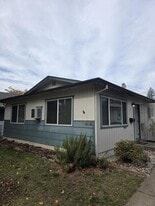 708 SW I St in Grants Pass, OR - Building Photo