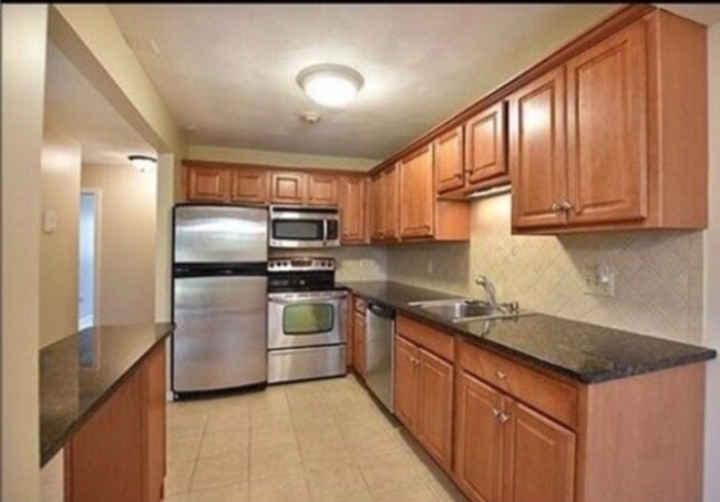 400 New River Rd, Unit 506 in Manville, RI - Building Photo - Building Photo