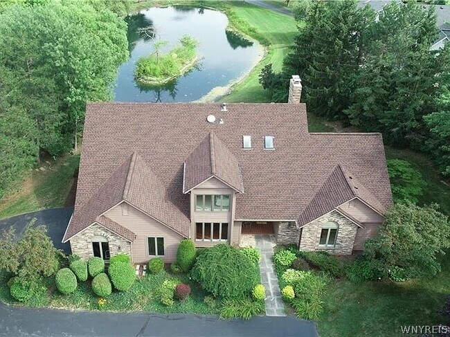 5 Hidden Springs Dr in Pittsford, NY - Building Photo - Building Photo