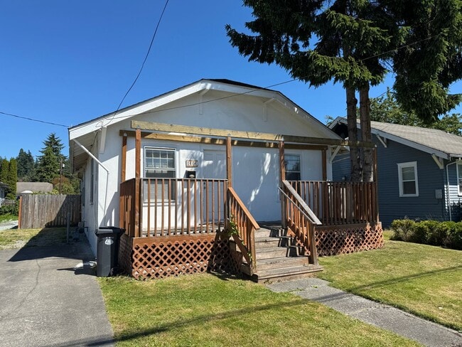 property at 1404 S 2nd St