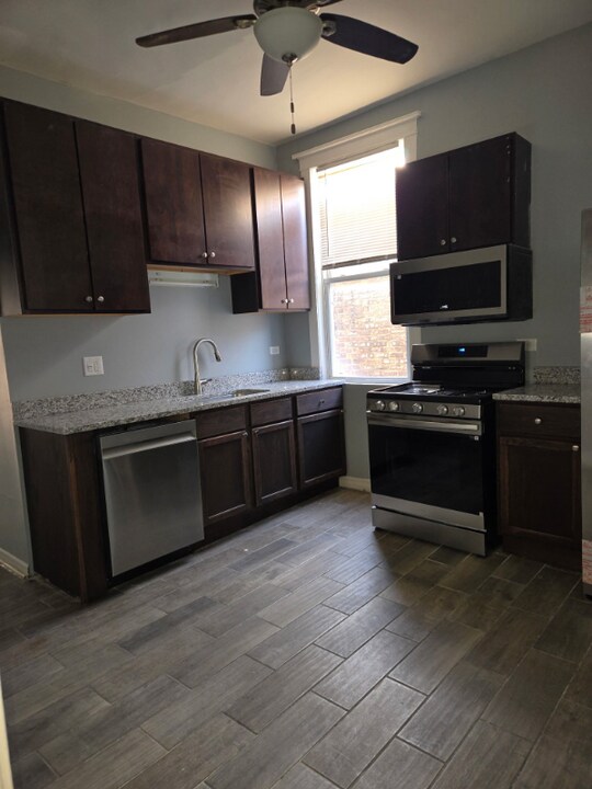 4910 W Van Buren St in Chicago, IL - Building Photo