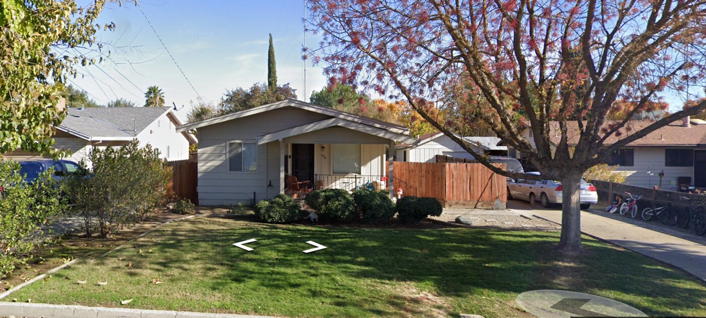 790 Sycamore Ave in Gustine, CA - Building Photo