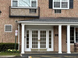 2 Consulate Dr in Tuckahoe, NY - Building Photo