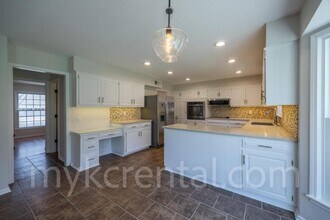 12012 Ensley Ln in Leawood, KS - Building Photo - Building Photo