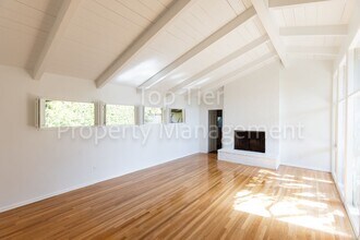 8961 Nottingham Pl in San Diego, CA - Building Photo - Building Photo
