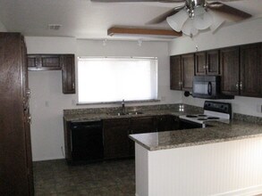 2217 E Holmes Ave in Mesa, AZ - Building Photo - Building Photo