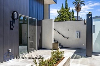 1011 N Crescent Heights Blvd. in West Hollywood, CA - Foto de edificio - Building Photo