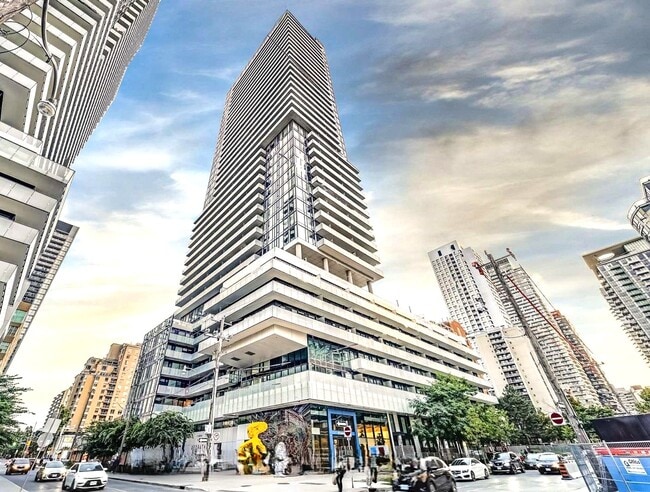 161 Roehampton Ave in Toronto, ON - Building Photo - Building Photo