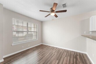 516 Hollyhock st in Prairie View, TX - Building Photo - Building Photo