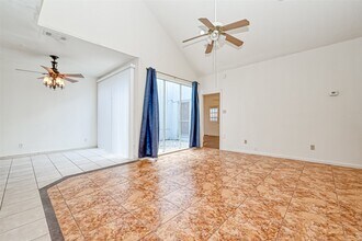 10725 Boardwalk St in Houston, TX - Building Photo - Building Photo