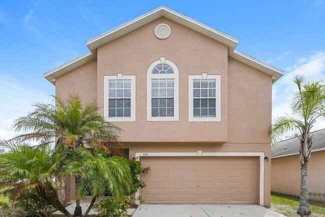 939 Brenton Leaf Dr