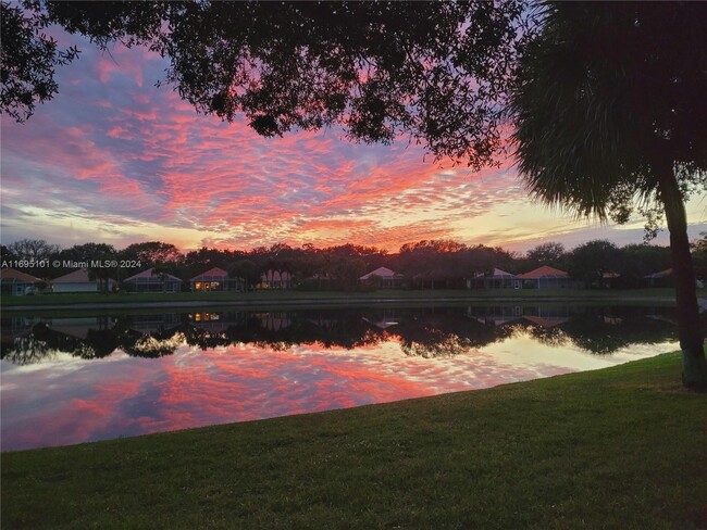 174 E Tall Oaks Cir in Palm Beach Gardens, FL - Foto de edificio - Building Photo