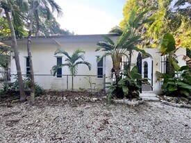 154 Cocoa Dr in Tavernier, FL - Building Photo