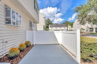 111 E 1st St in Jacksonville, FL - Foto de edificio - Building Photo