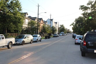 1221 W 23rd St in Houston, TX - Foto de edificio - Building Photo