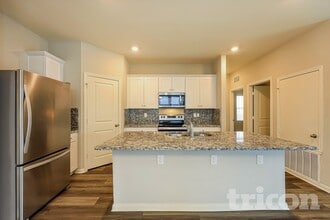 14384 Gunsight Pass in San Antonio, TX - Foto de edificio - Building Photo