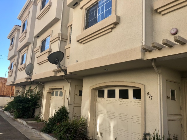 975 Wisteria Terrace