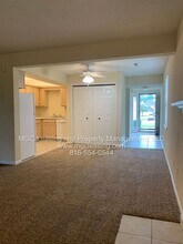 4604A NE Whispering Winds Dr in Lee's Summit, MO - Building Photo - Building Photo