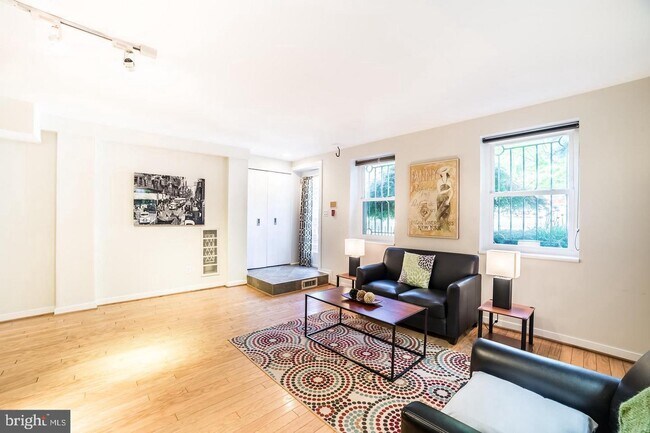2611 Adams Mill Rd NW-Unit -T1 in Washington, DC - Foto de edificio - Building Photo