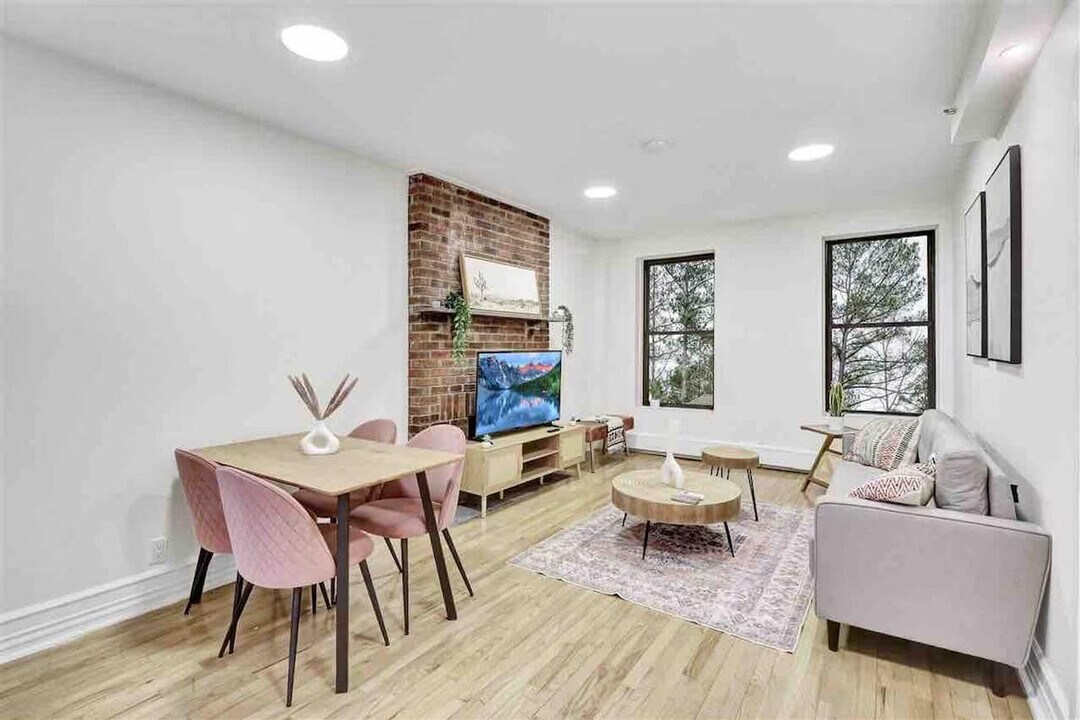 1830 3rd Ave in New York, NY - Building Photo