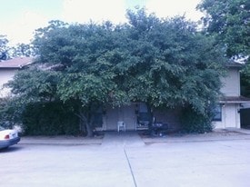3301 Aurora St in Haltom City, TX - Building Photo