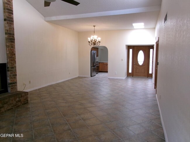 246 Casas Bella Ln in Santa Teresa, NM - Foto de edificio - Building Photo