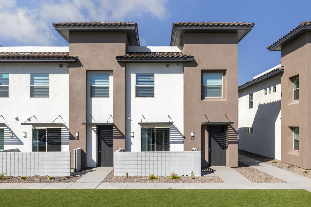 Ascension at Manistee Ranch in Glendale, AZ - Building Photo