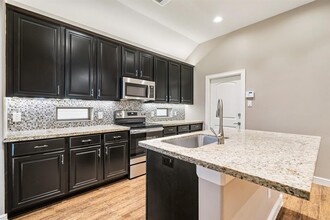 2934 Whitman Dr in Montgomery, TX - Building Photo - Building Photo