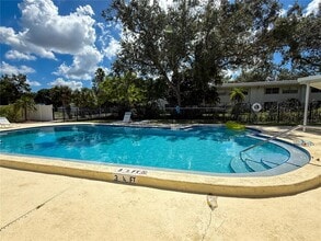 7560 92nd St in Seminole, FL - Foto de edificio - Building Photo
