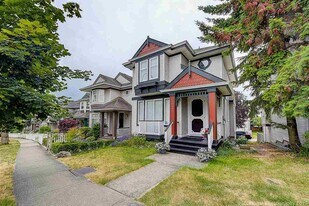 14902 57 Av in Surrey, BC - Building Photo