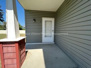 6405 W Trestle St in Rathdrum, ID - Building Photo - Building Photo