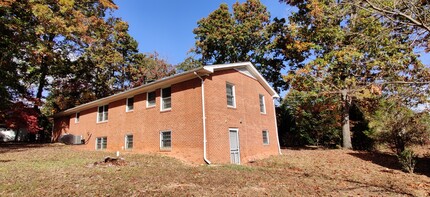 1133 Evans Rd in Cary, NC - Foto de edificio - Building Photo