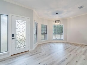 7933 Wheel Rim Cir in Austin, TX - Building Photo - Building Photo