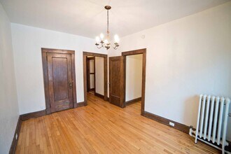 225 Place Apartments in Minneapolis, MN - Building Photo - Building Photo