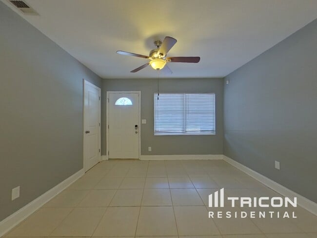 131 E Virginia Ln in Clearwater, FL - Building Photo - Building Photo