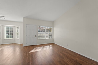 6082 Colony Cir in Colorado Springs, CO - Foto de edificio - Building Photo