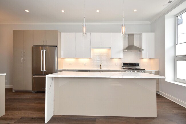 6555 W North Ave-Unit -204 in Oak Park, IL - Building Photo - Building Photo