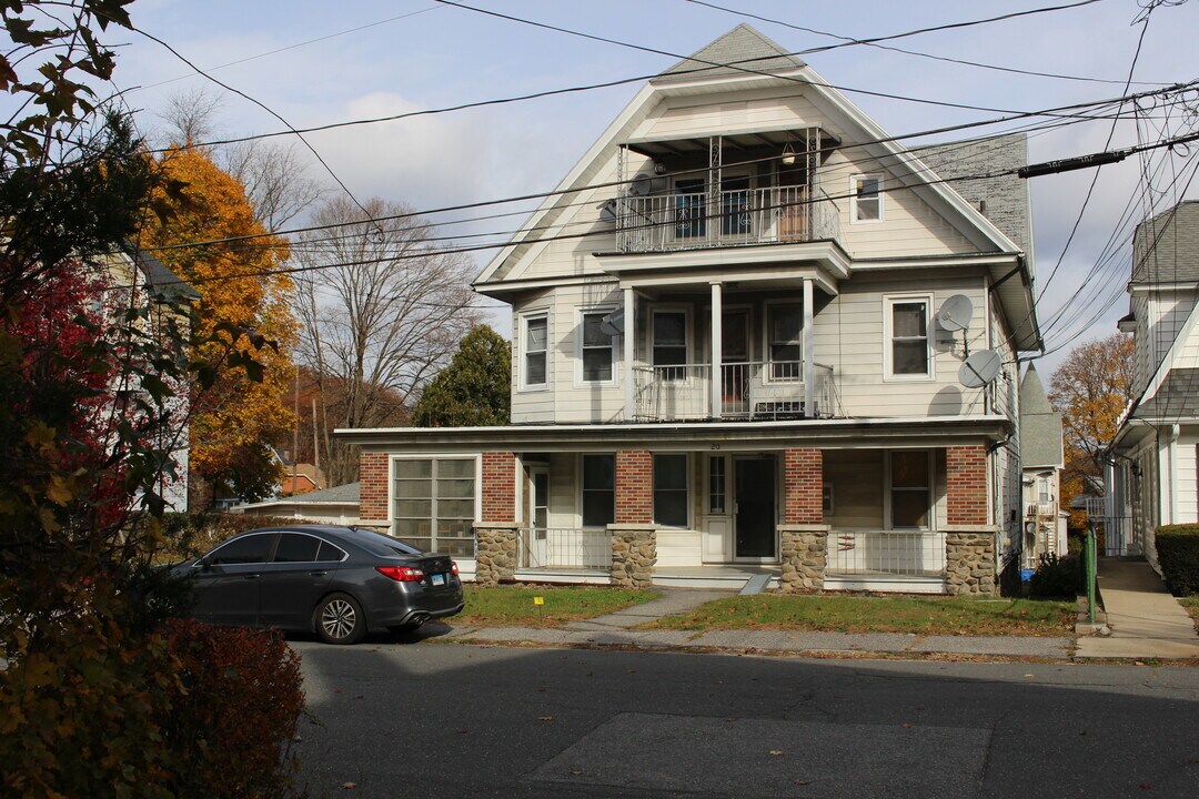 20 Merrill St in Waterbury, CT - Building Photo