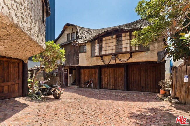 3825 Dunn Dr in Culver City, CA - Building Photo - Building Photo