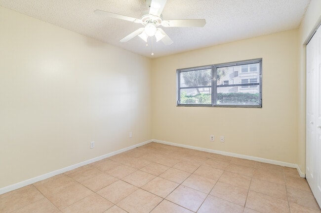 Dover Apartments in St. Petersburg, FL - Foto de edificio - Interior Photo