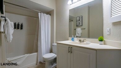 3695 Island Club Dr, Unit 3580-10 in North Port, FL - Foto de edificio - Building Photo