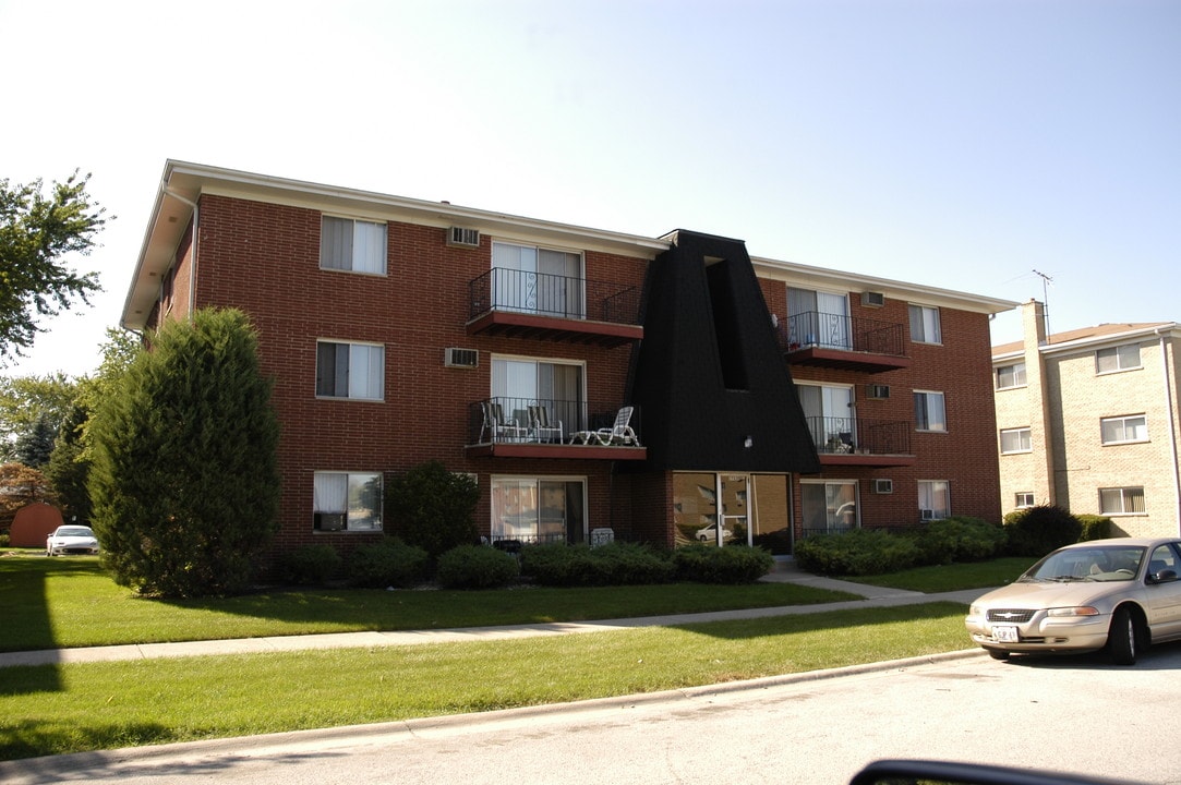 17636 Rosewood Dr in Lansing, IL - Building Photo