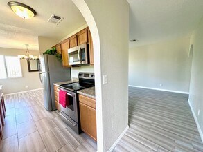 1814 N Decatur Blvd in Las Vegas, NV - Building Photo - Building Photo