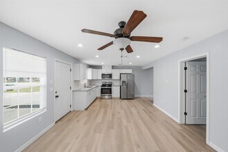 8595 Parkway Dr in Houston, TX - Building Photo - Building Photo