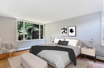 10 Pine Dr, Unit 2 in Hanover, NH - Foto de edificio - Building Photo